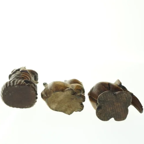 Træ udskårne dyrefigurer (str. 11 x 9 cm. og, 15 x 11 cm. og 21 x 9 cm)