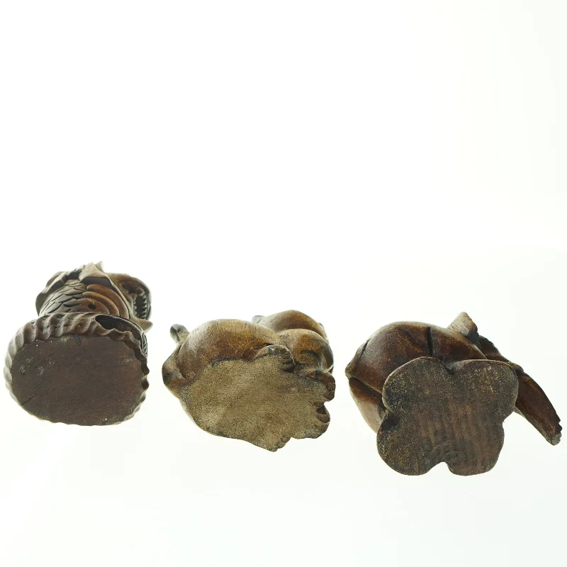 Træ udskårne dyrefigurer (str. 11 x 9 cm. og, 15 x 11 cm. og 21 x 9 cm)