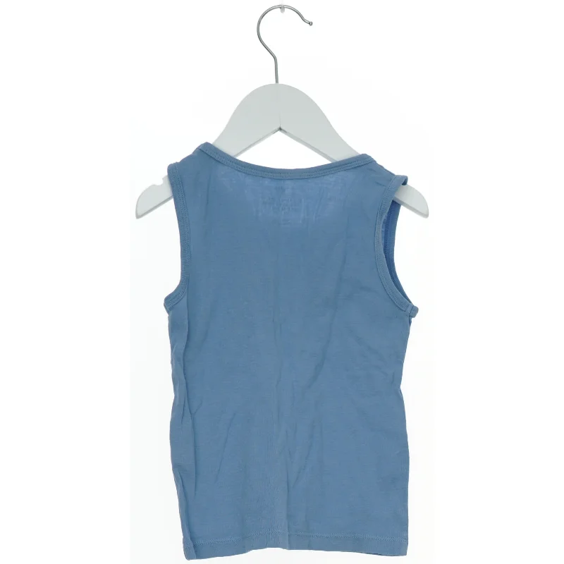 Lyseblå tanktop fra H&M (str. 104)
