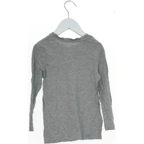Grå langærmet T-shirt fra H&M (str. 116)