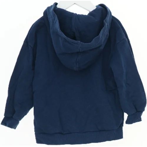 Blå hættetrøje til børn fra H&M (str. 104)