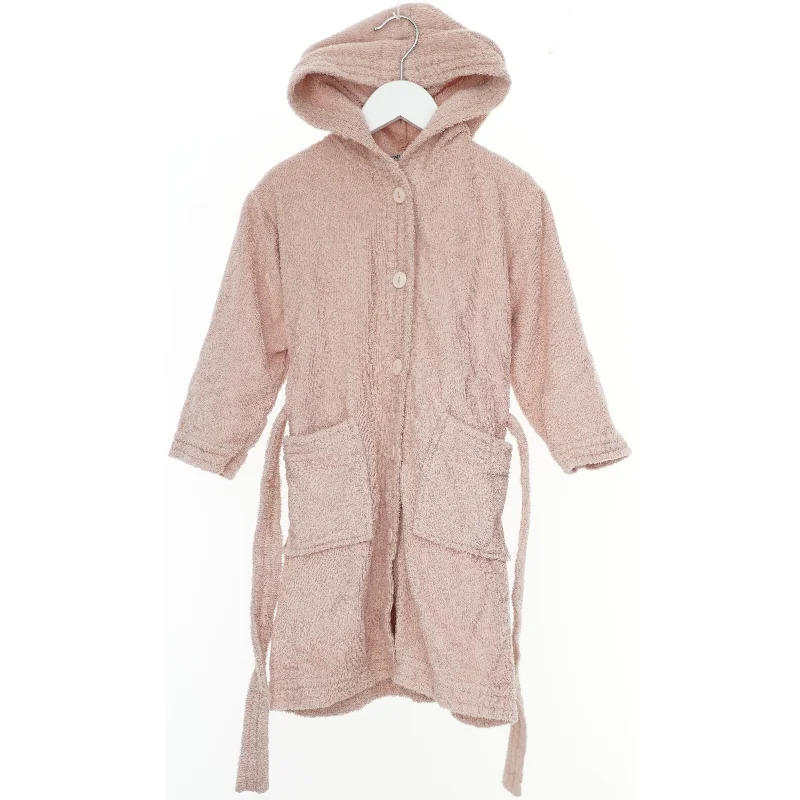 Lyserød badekåbe med hætte fra Wheat (str. 104)