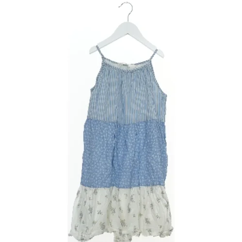 Sommerkjole med striber og blomsterprint fra H&M (str. 122)