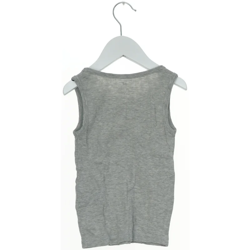 Grå tanktop fra H&M (str. 104)
