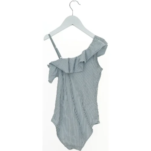 Badedragt med flæser fra H&M (str. 140)