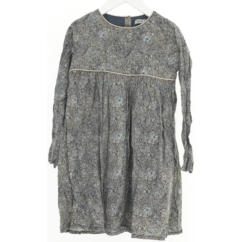 Langærmet kjole med blomstermønster fra Wheat (str. 116)