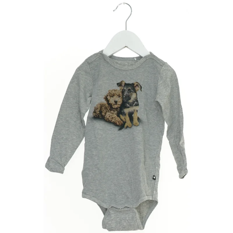 Grå bodystocking med hundemotiv fra Molo (str. 92)