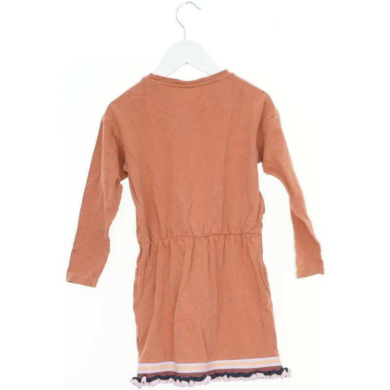 Brun kjole med lange ærmer fra Hummel (str. 116)