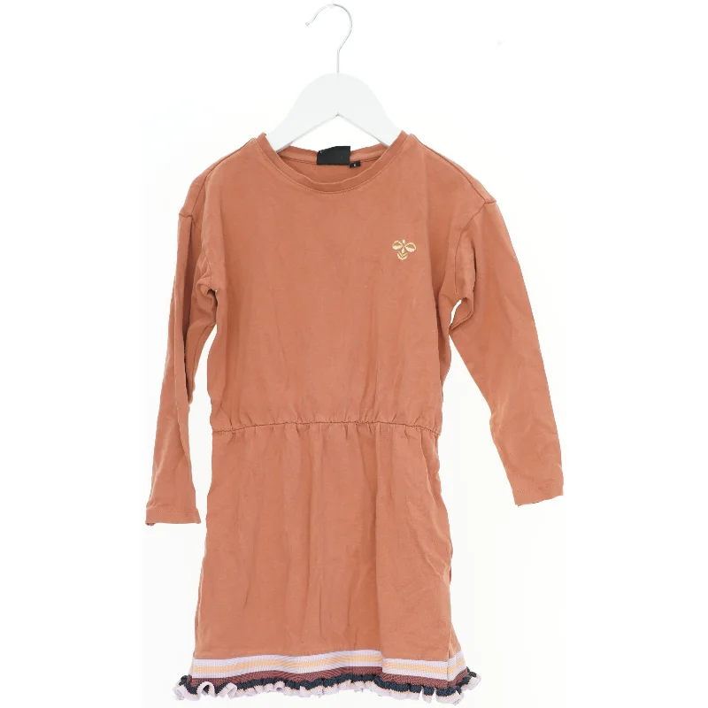 Brun kjole med lange ærmer fra Hummel (str. 116)