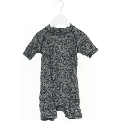 Uv dragt med blomsterprint fra Wheat (str. 92)