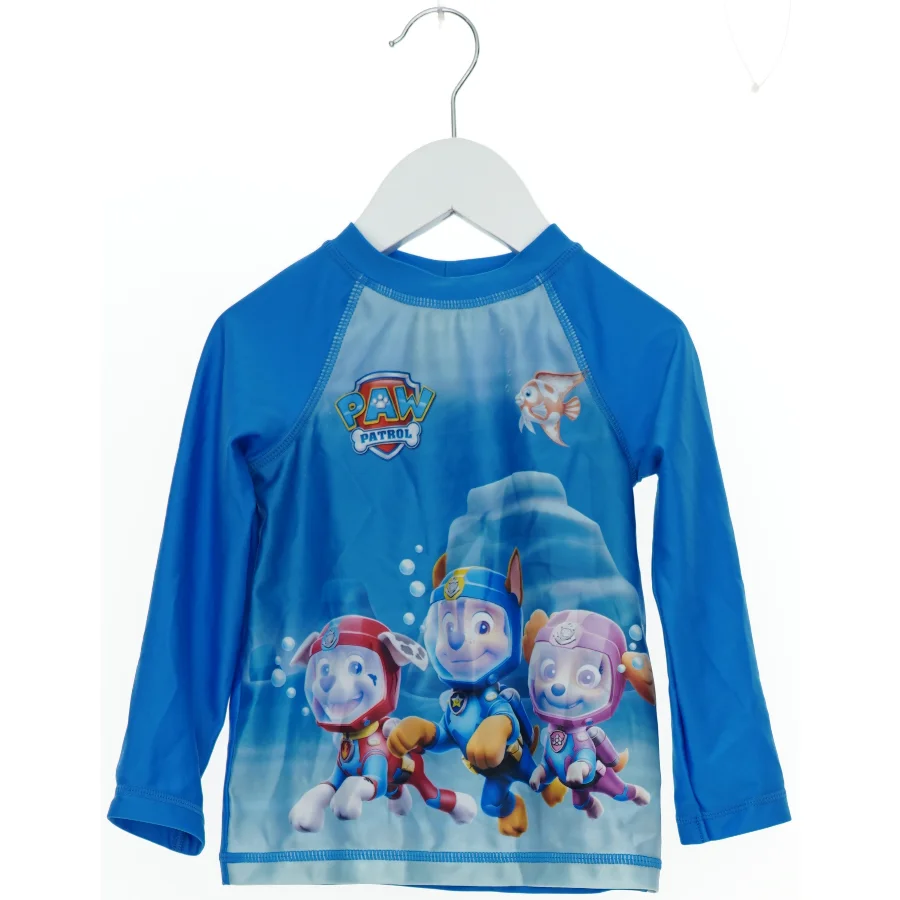 UV-bluse med Paw Patrol motiv fra H&M (str. 92)