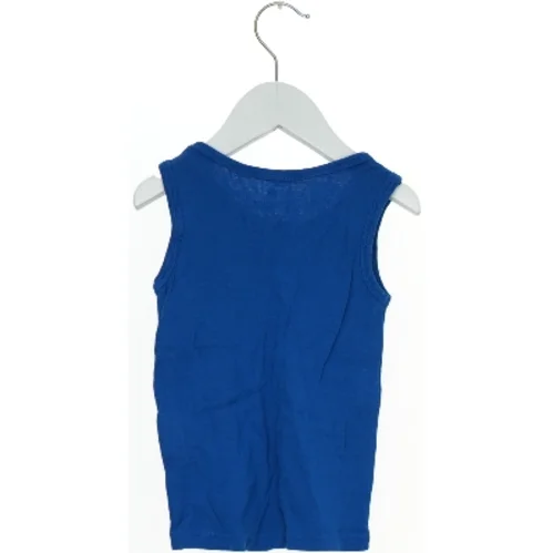 Blå tanktop fra H&M (str. 104)