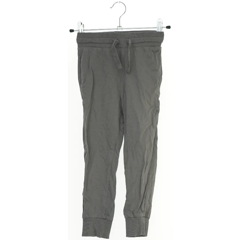 Grå joggingbukser fra H&M (str. 110)