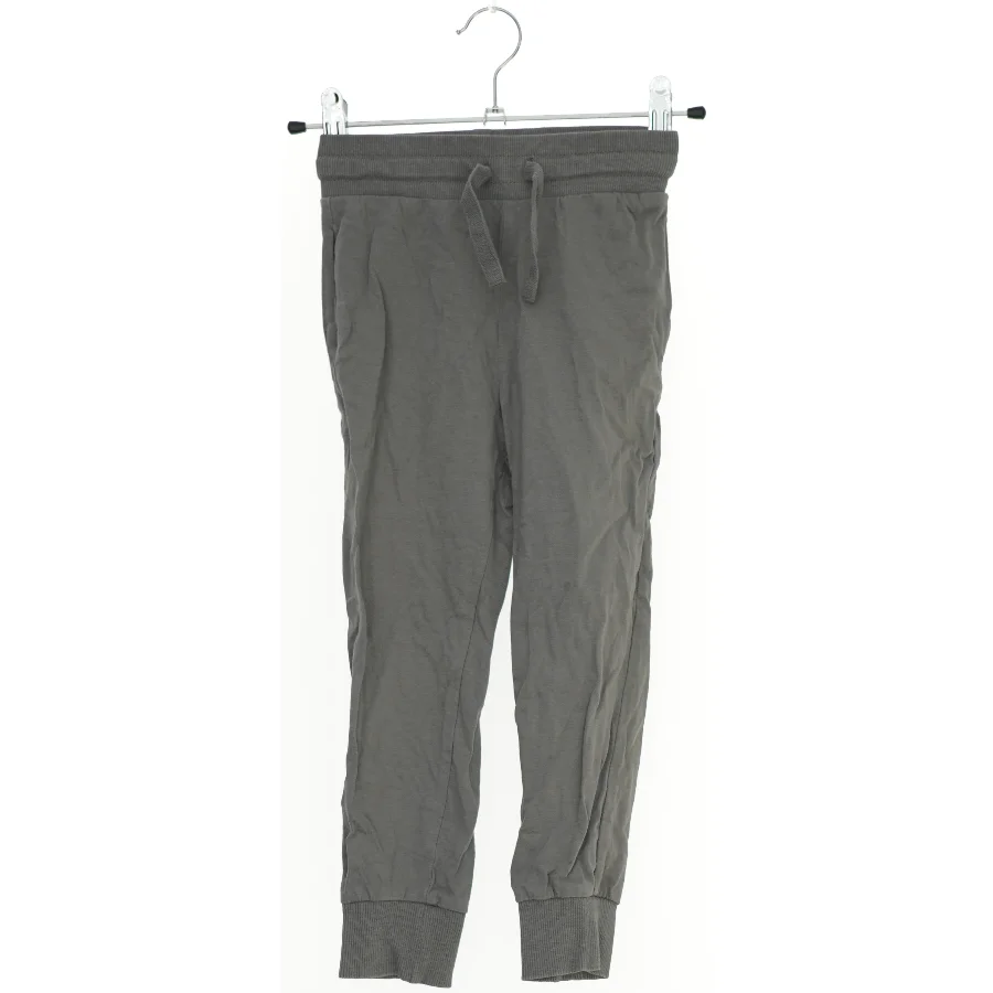 Grå joggingbukser fra H&M (str. 110)