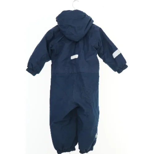 Flyverdragt med hætte fra Reima (str. 92)