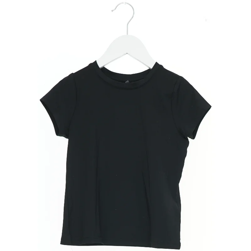 Kortærmet T-shirt fra H&M (str. 128)