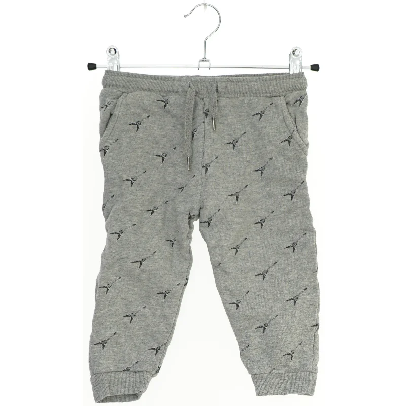 Grå sweatpants med mønster fra Sofie Schnoor (str. 92)