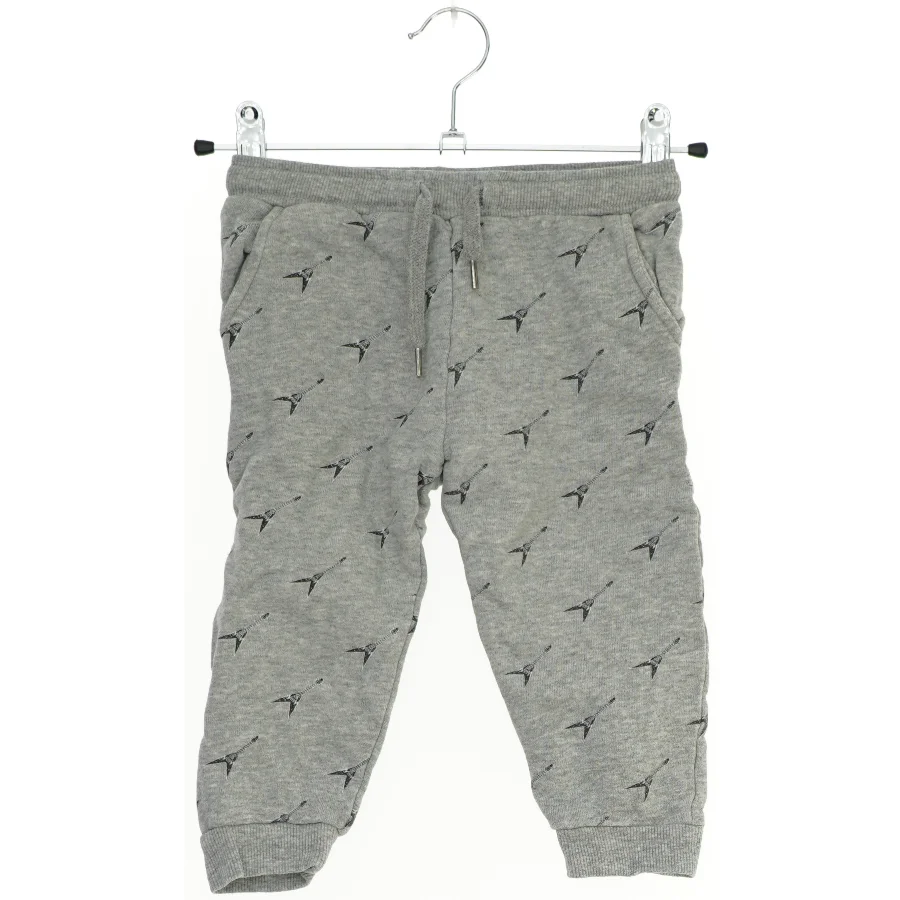 Grå sweatpants med mønster fra Sofie Schnoor (str. 92)