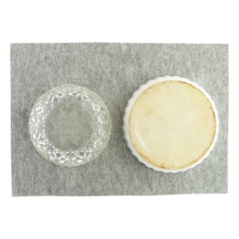 Tærtefad og glasskål med mønster