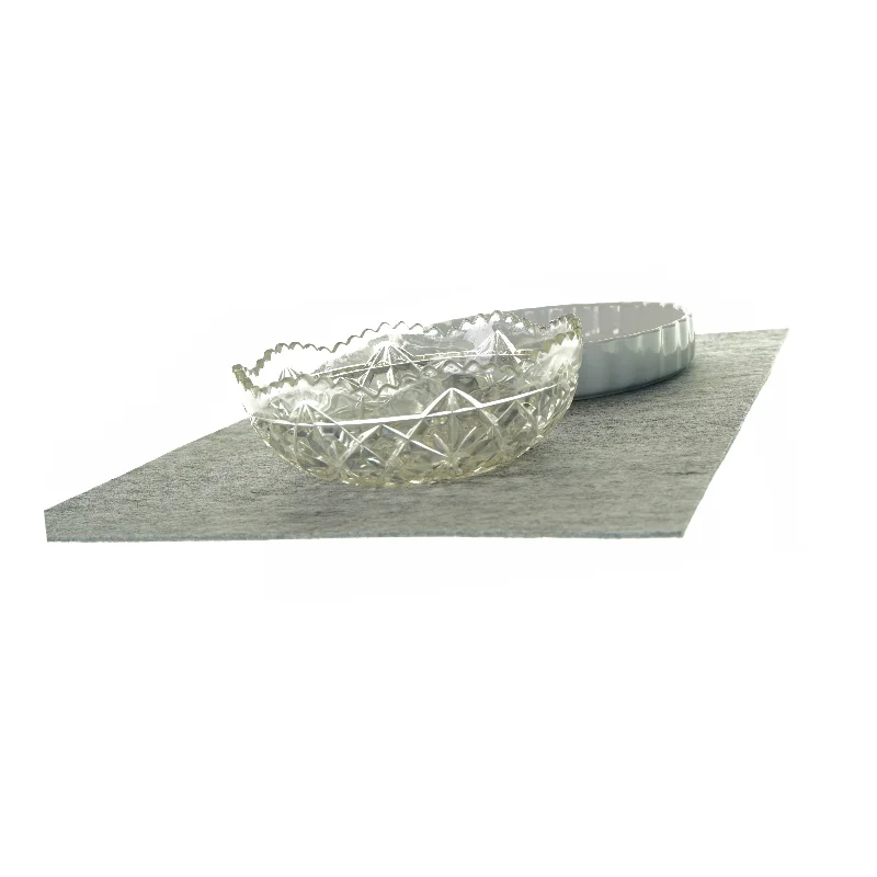 Tærtefad og glasskål med mønster