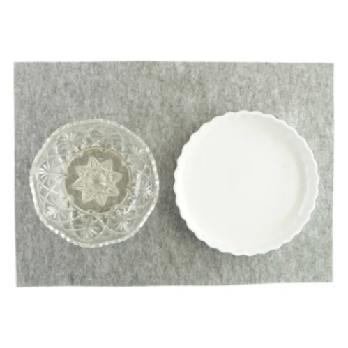 Tærtefad og glasskål med mønster