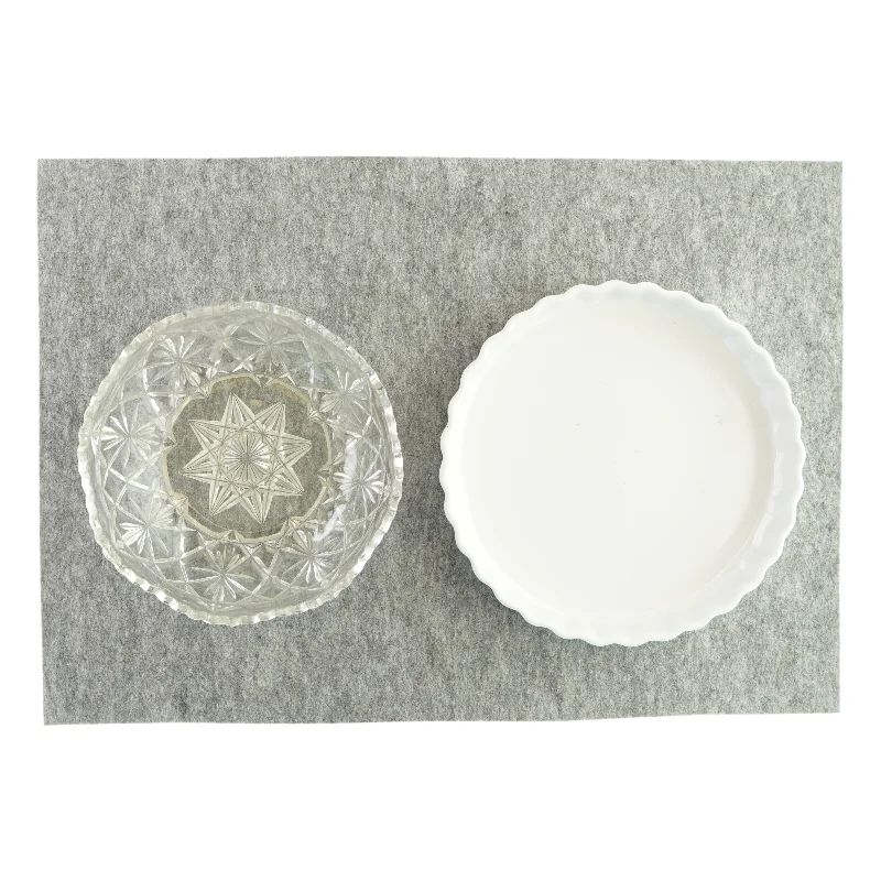 Tærtefad og glasskål med mønster