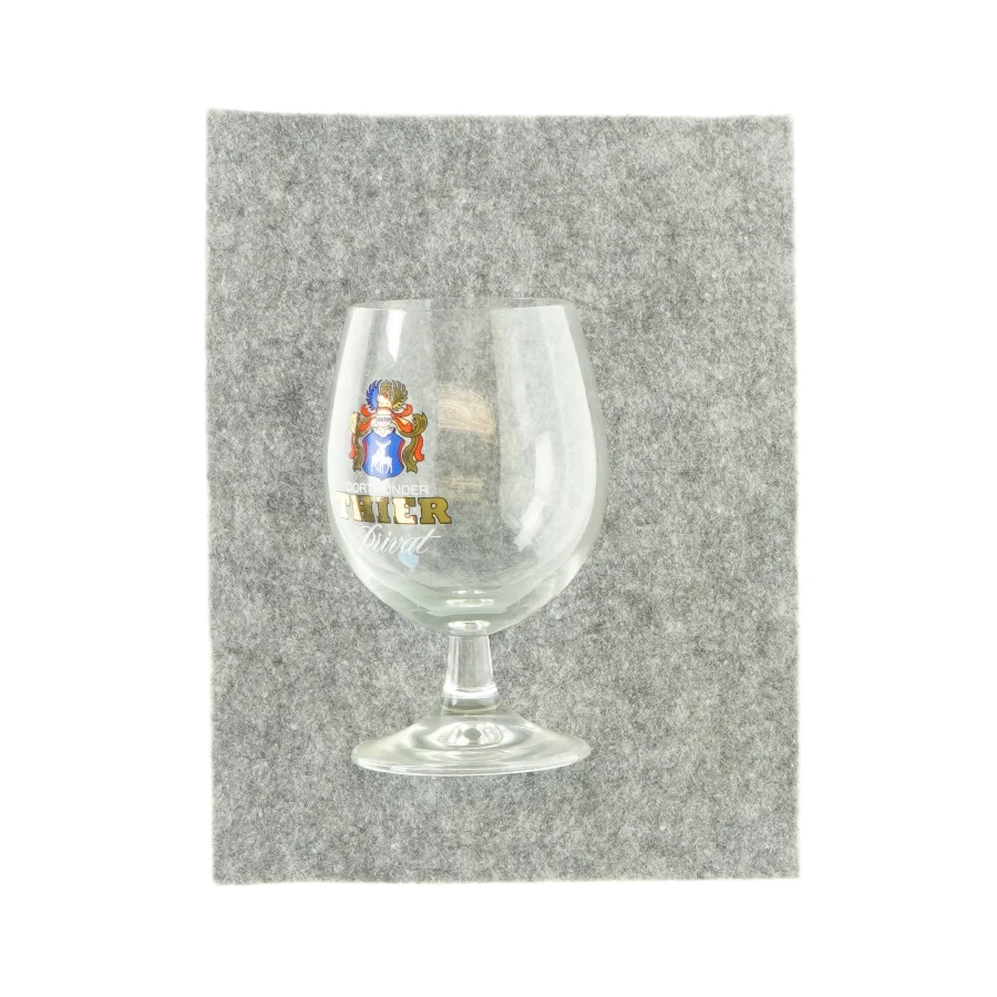 Glas med logo (str. ØxH: 7 x 14 cm)