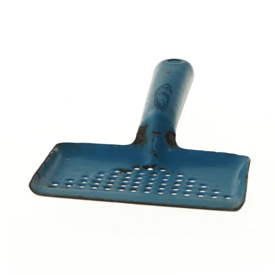 Blå metalskovl med huller, emalje(str. 11,5x19,5 cm) (str. 11,5x19,5 cm)