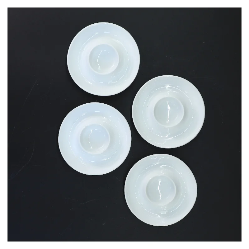 Sæt af fire hvide porcelæn æggebægre fra Søstrene Grene (str. Ø 10 cm)