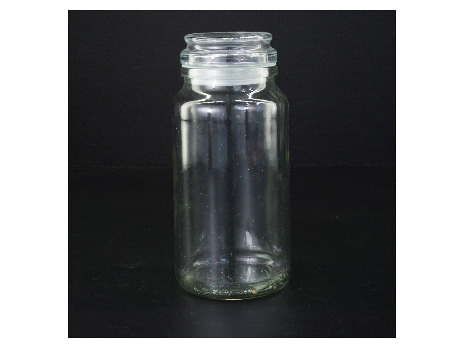 Glasbeholder med låg (str. 17 x 8 cm)