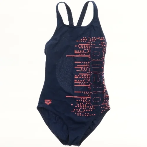 Badedragt med grafisk print fra Arena (str.  54x28 cm)