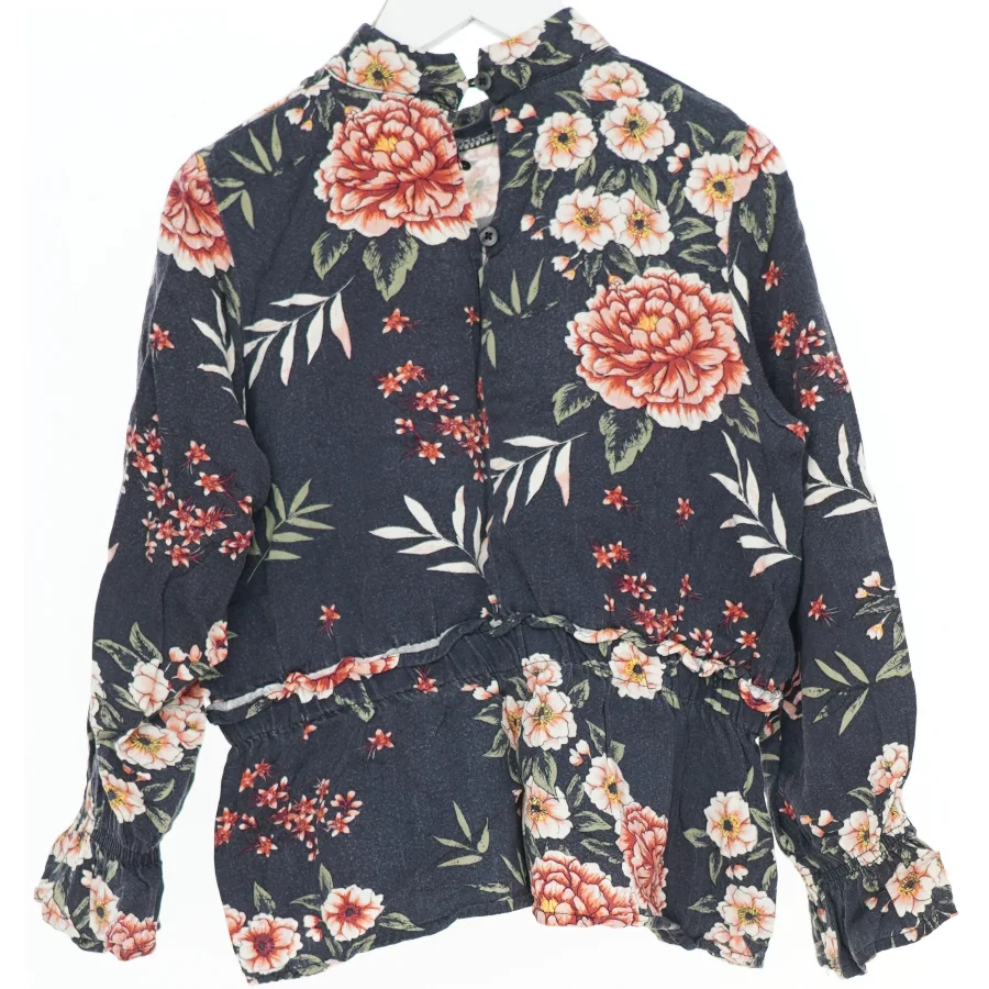 Bluse med blomsterprint fra Name It (str. 128)