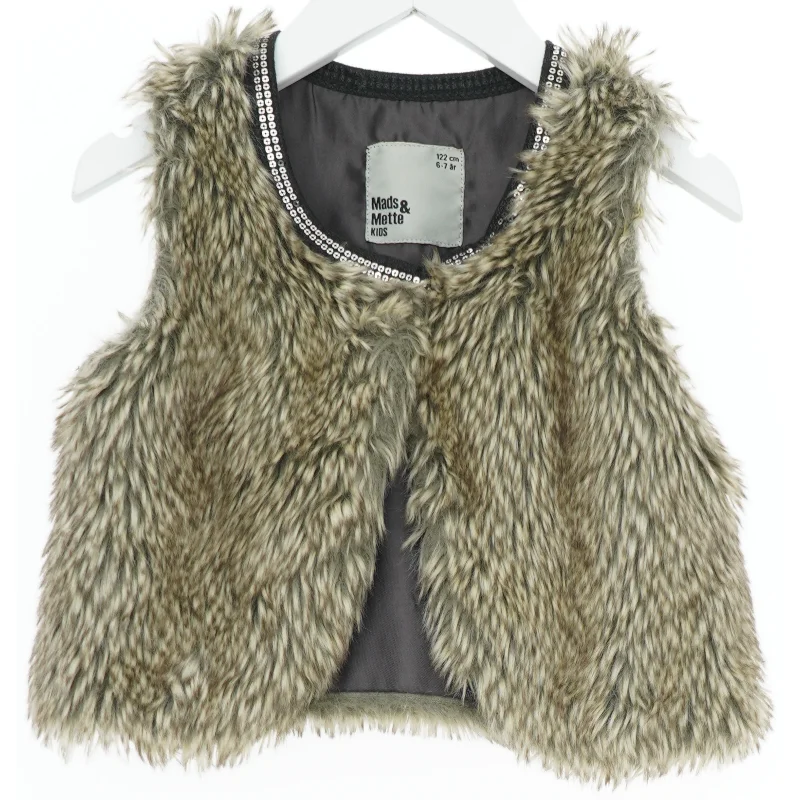 Børnevest i kunstpels fra Mads & Mette (str. 122)