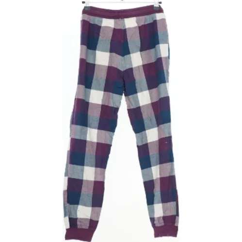 Ternet pyjamasbukser fra Next (str. 146)