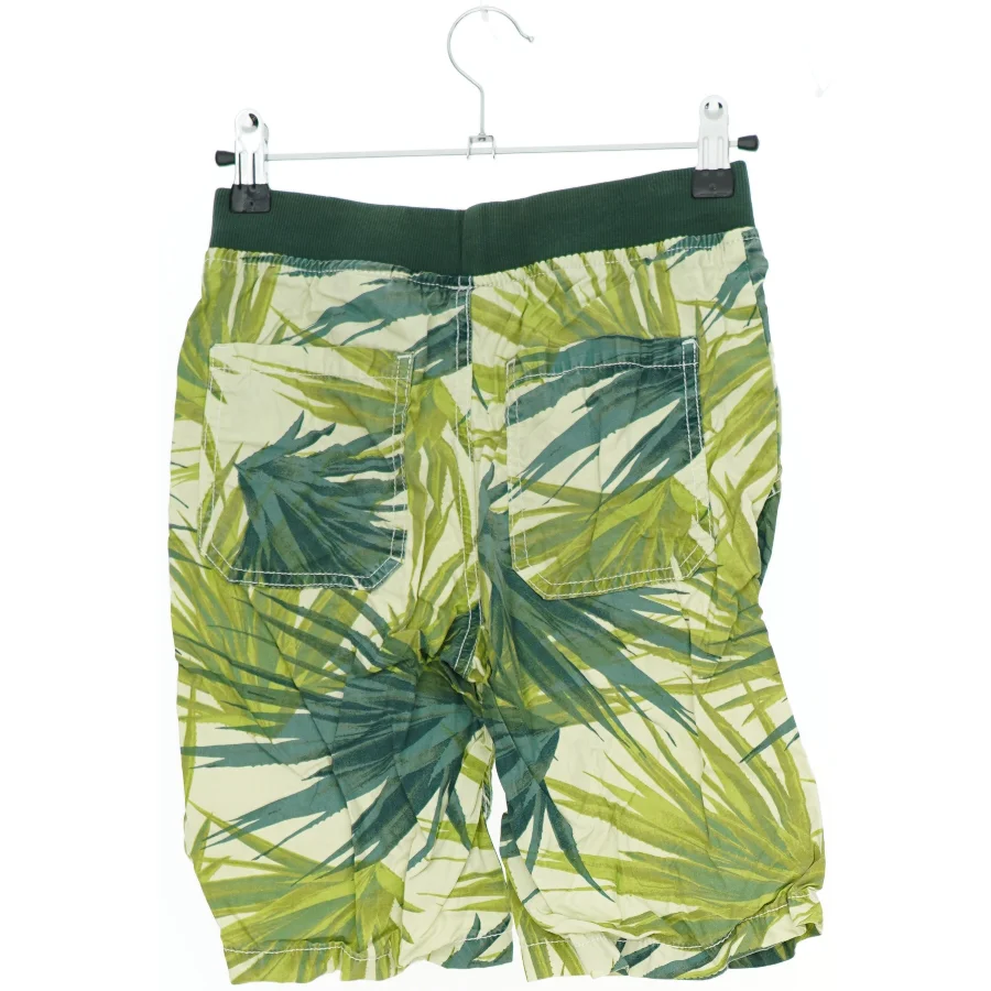 Grønne shorts med palmemønster fra H&M (str. 134)