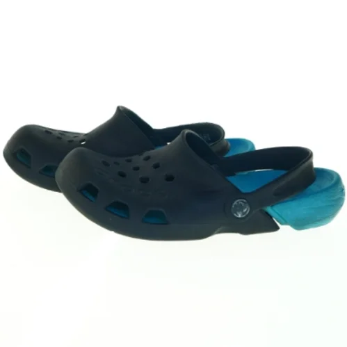 Sorte og blå sko fra Crocs (str. Ukendt. 24,5 cm lang)