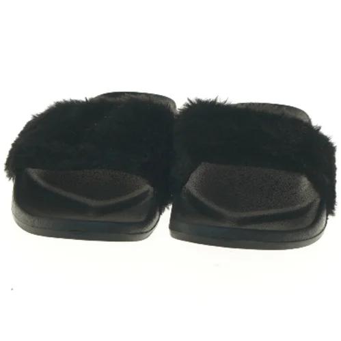 Pelsbeklædte hjemmesko (str. 41 )