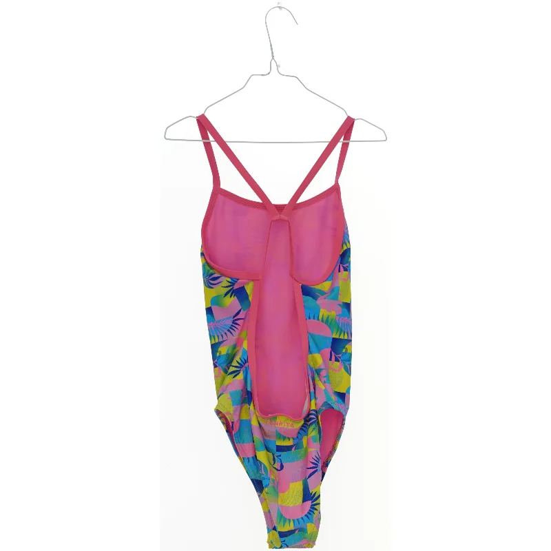 Farverig badedragt med geometrisk mønster fra Funkita (str. 164)