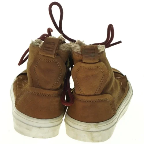 Brune højtop sneakers med foer fra Zara (str. 28., 29)