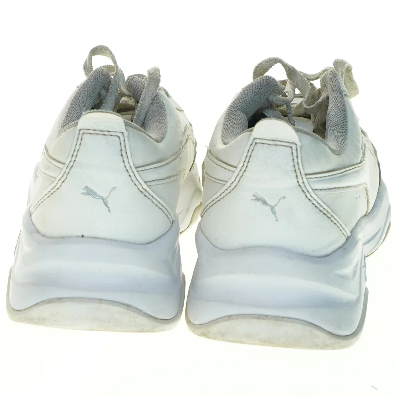 Brugte sneakers fra Puma (str. 37)