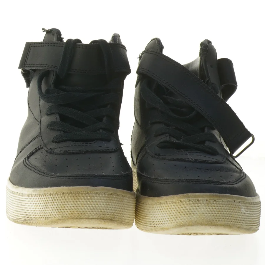 Sort høj sneaker fra Mango (str. 40 )