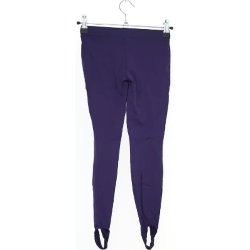 Lilla leggings med stropper fra Caritesport (str. 128)