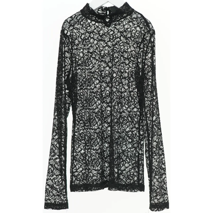 Sort blondebluse med lange ærmer fra LMTD (str. 152)