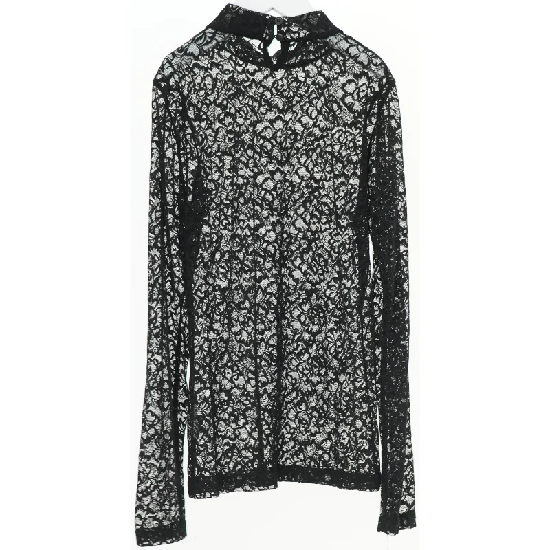 Sort blondebluse med lange ærmer fra LMTD (str. 152)