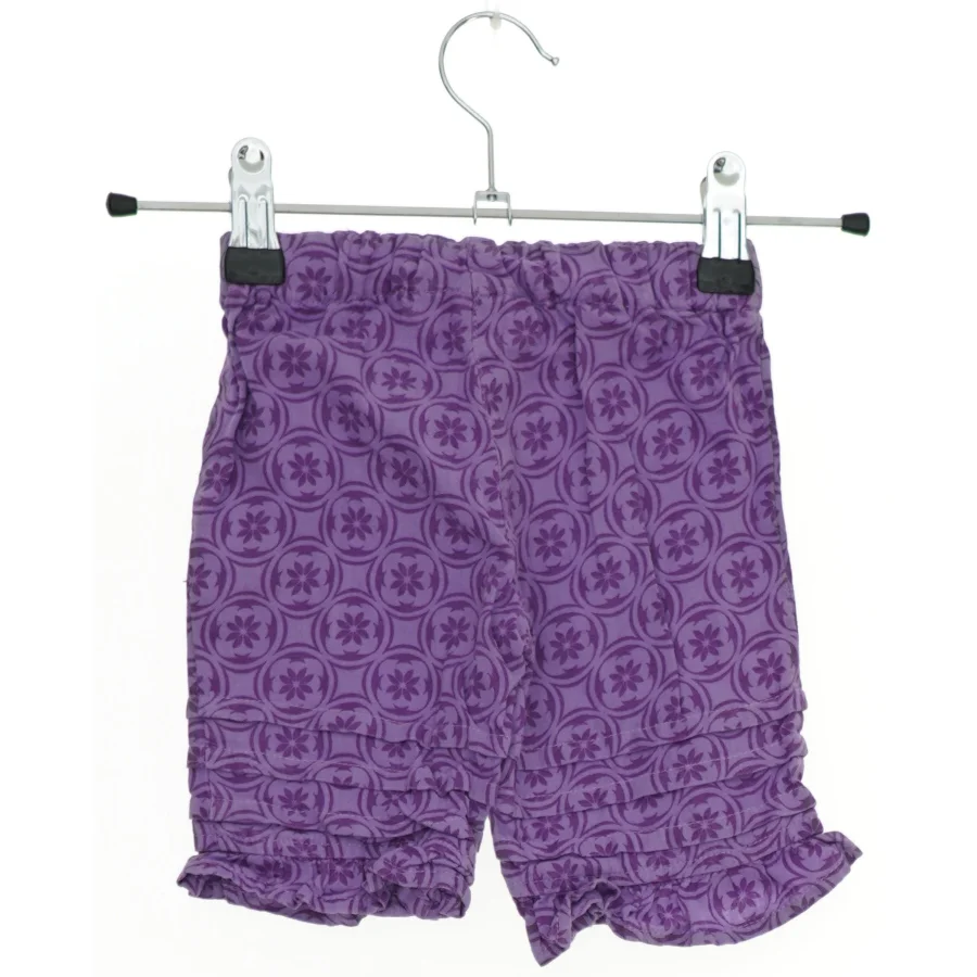 Søde lilla shorts med blomstermønster fra Little One (str. 68)
