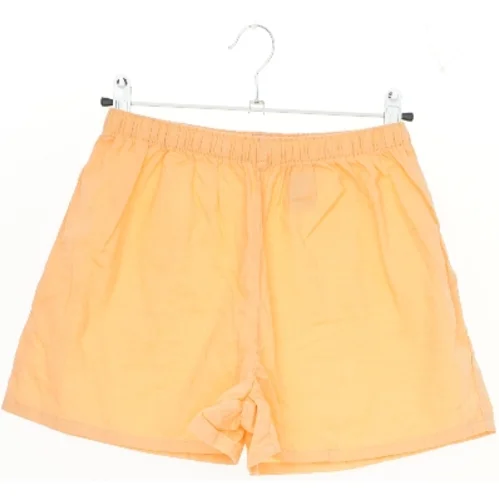 Orange shorts fra H&M (str. 134)