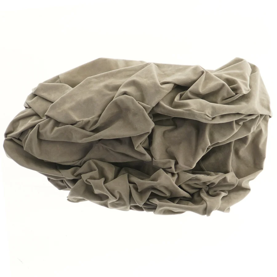 Grå oppustelig fodstøtte pude.