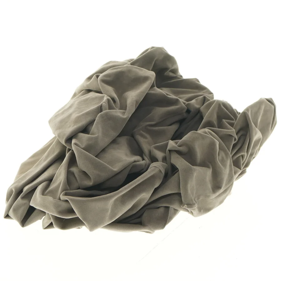 Grå oppustelig fodstøtte pude.