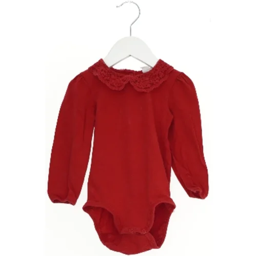 Rød bodystocking med blondekrave fra H&M (str. 86)