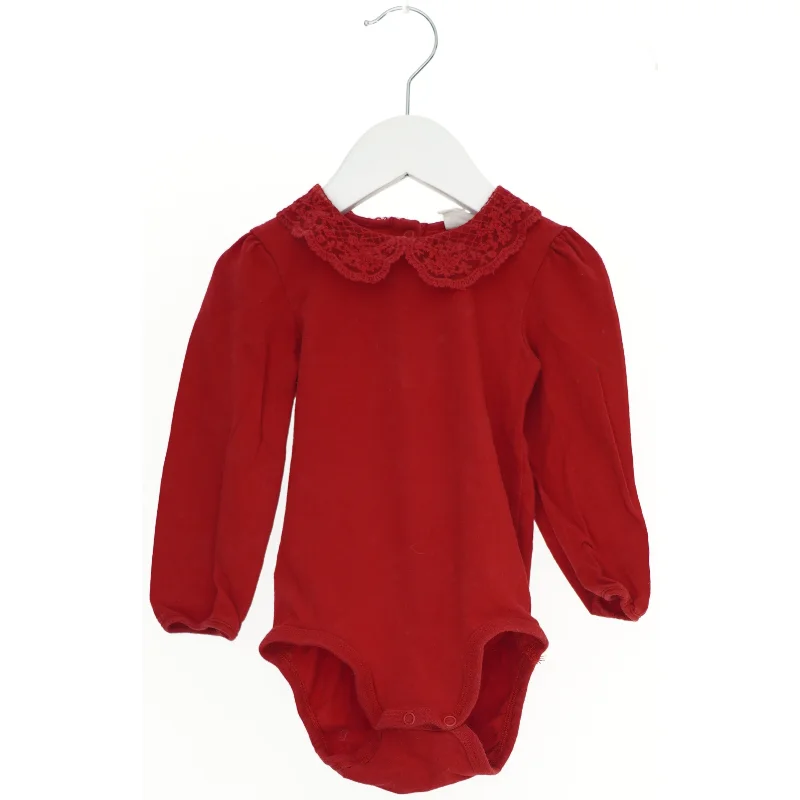 Rød bodystocking med blondekrave fra H&M (str. 86)